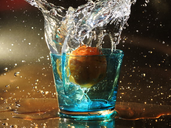 mela in acqua